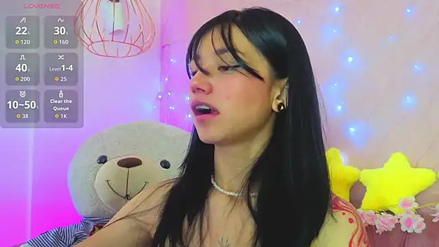 Snapshot of april_bennett chatting on May 7, 2026, 12:43 pm april bennett online show from May 7, 2026, 12:43 pm