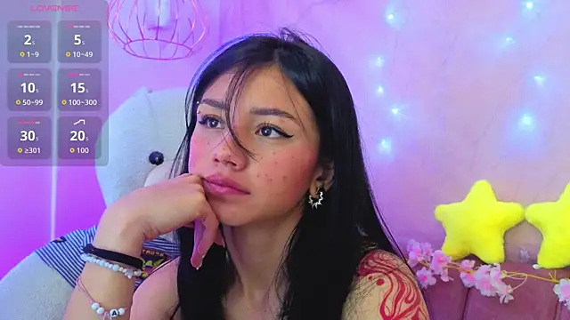 Snapshot of april_bennett chatting on June 12, 2026, 1:21 pm april bennett online show from June 12, 2026, 1:21 pm