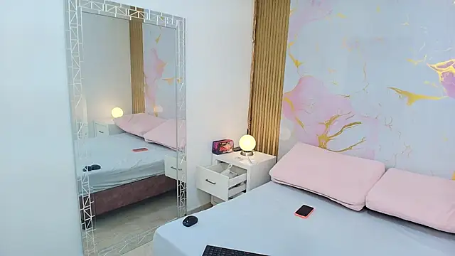 AlishaDixon online show from November 14, 2025, 12:04 pm