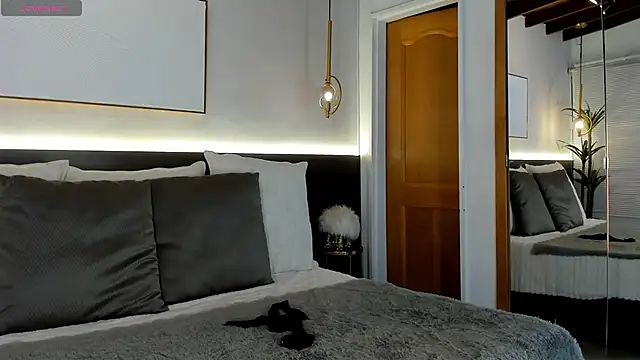 VictoriaShelby online show from September 15, 2025, 11:54 am