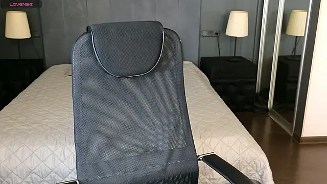 LouieEvans online show from October 28, 2025, 8:55 pm