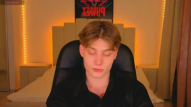 LouieEvans online show from November 18, 2025, 8:57 pm