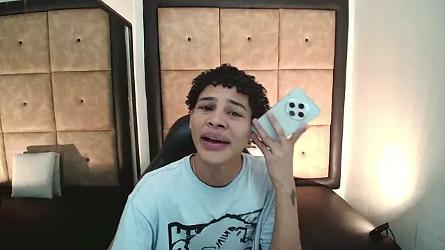 Snapshot of BrindyMichell chatting on October 17, 2025, 6:54 pm BrindyMichell online show from October 17, 2025, 6:54 pm