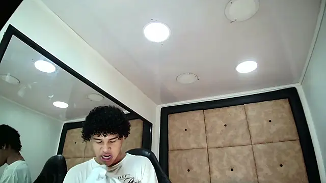 Snapshot of BrindyMichell chatting on October 20, 2025, 6:52 pm BrindyMichell online show from October 20, 2025, 6:52 pm