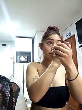 Snapshot of Lia_Teen chatting on October 29, 2025, 7:48 pm Lia Teen online show from October 29, 2025, 7:48 pm