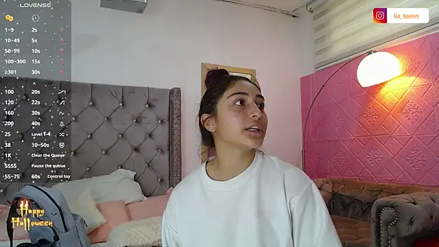 Snapshot of Lia_Teen chatting on November 5, 2025, 7:58 pm Lia Teen online show from November 5, 2025, 7:58 pm