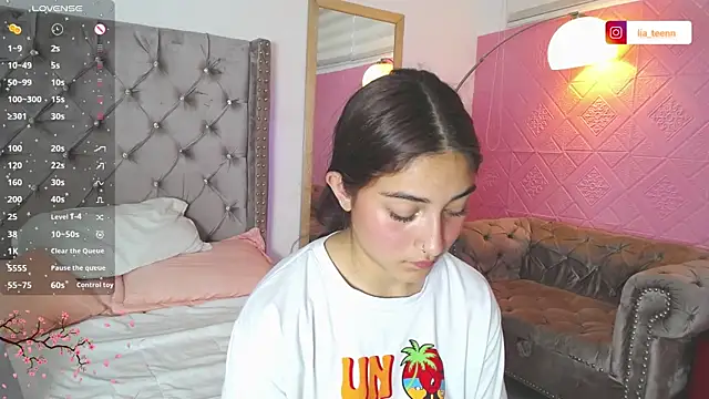 Snapshot of Lia_Teen chatting on November 7, 2025, 8:20 pm Lia Teen online show from November 7, 2025, 8:20 pm