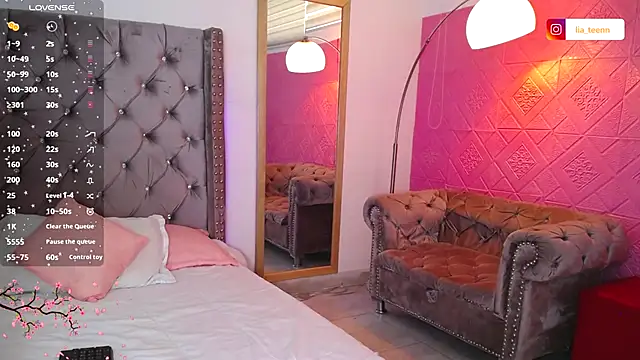 Snapshot of Lia_Teen chatting on November 8, 2025, 8:18 pm Lia Teen online show from November 8, 2025, 8:18 pm