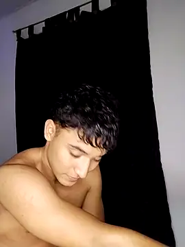 Austin Cardieff  online show from October 31, 2025, 3:07 am