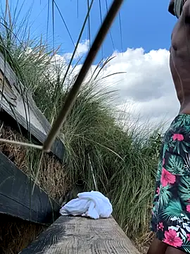 Snapshot of toy-boyluv chatting on October 6, 2025, 6:38 pm toy-boyluv online show from October 6, 2025, 6:38 pm