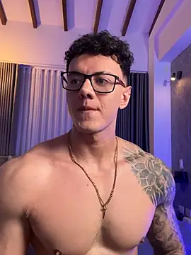 Snapshot of Thomas_Falcon chatting on October 3, 2025, 1:13 am Thomas Falcon online show from October 3, 2025, 1:13 am