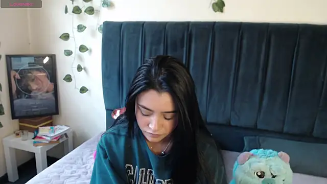 Snapshot of MarilynWhite_ chatting on September 19, 2025, 5:35 pm MarilynWhite online show from September 19, 2025, 5:35 pm