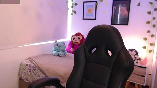 Snapshot of MarilynWhite_ chatting on September 27, 2025, 4:45 pm MarilynWhite online show from September 27, 2025, 4:45 pm