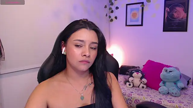 Snapshot of MarilynWhite_ chatting on October 5, 2025, 11:24 pm MarilynWhite online show from October 5, 2025, 11:24 pm