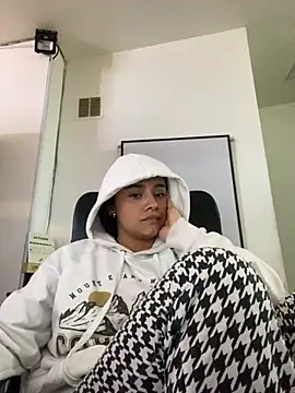 Snapshot of MarilynWhite_ chatting on October 22, 2025, 8:14 am MarilynWhite online show from October 22, 2025, 8:14 am