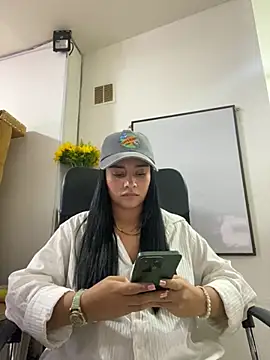 Snapshot of MarilynWhite_ chatting on October 25, 2025, 3:47 am MarilynWhite online show from October 25, 2025, 3:47 am