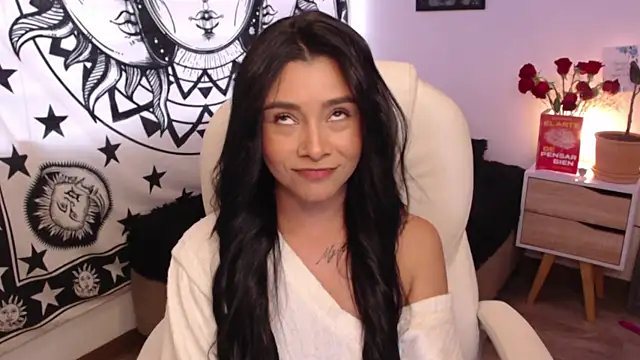 Snapshot of MarilynWhite_ chatting on November 5, 2025, 10:10 pm MarilynWhite online show from November 5, 2025, 10:10 pm