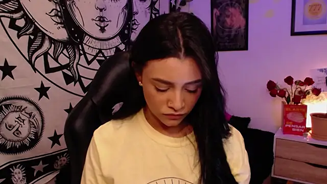 Snapshot of MarilynWhite_ chatting on November 7, 2025, 2:00 am MarilynWhite online show from November 7, 2025, 2:00 am