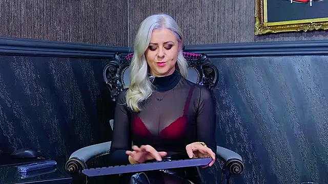 TiffanySia online show from October 24, 2025, 4:31 am