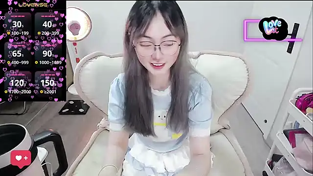 baby-yaya20 online show from February 15, 2026, 1:09 pm