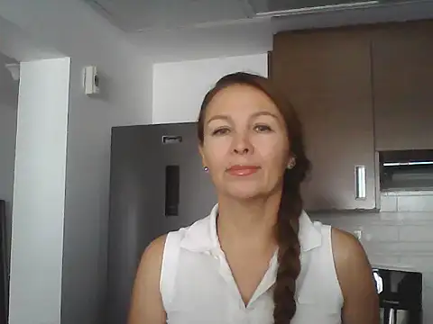 Snapshot of Avelinii chatting on May 20, 2026, 7:25 am Avelinii online show from May 20, 2026, 7:25 am