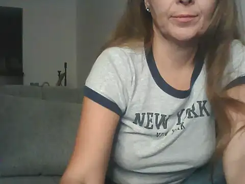 Snapshot of Avelinii chatting on May 24, 2026, 4:12 pm Avelinii online show from May 24, 2026, 4:12 pm