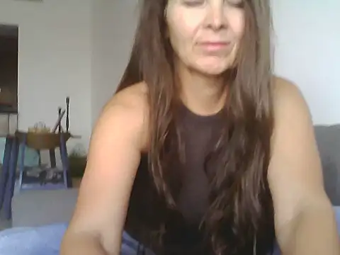 Snapshot of Avelinii chatting on May 28, 2026, 1:30 pm Avelinii online show from May 28, 2026, 1:30 pm