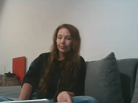 Snapshot of Avelinii chatting on June 10, 2026, 5:23 pm Avelinii online show from June 10, 2026, 5:23 pm