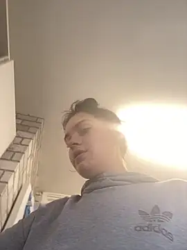 Camwithchlox online show from November 10, 2025, 1:21 pm