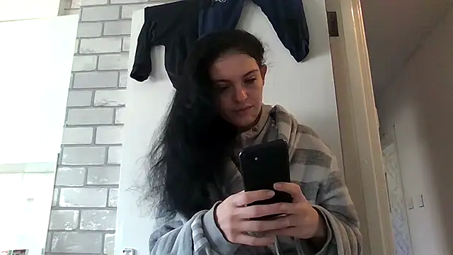 Camwithchlox online show from November 19, 2025, 12:27 pm