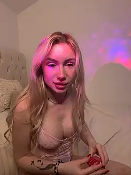 SexySaraxxoo online show from November 16, 2025, 5:07 pm