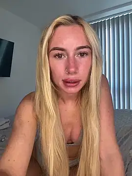 SexySaraxxoo online show from May 27, 2026, 9:28 am