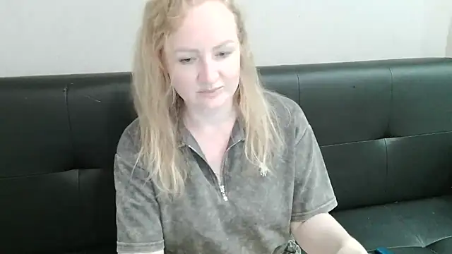 Snapshot of Zaliraa chatting on July 14, 2026, 10:21 am Zaliraa online show from July 14, 2026, 10:21 am