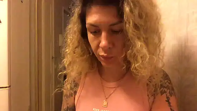 Snapshot of Olyviaa chatting on July 23, 2026, 6:39 pm Olyviaa online show from July 23, 2026, 6:39 pm