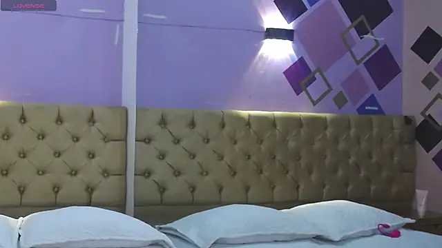 Aisha Noir online show from October 1, 2025, 12:00 pm