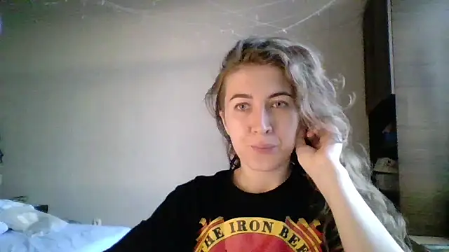 Snapshot of Mireeina chatting on July 19, 2026, 6:22 pm Mireeina online show from July 19, 2026, 6:22 pm