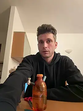 Malcom2f online show from April 24, 2026, 2:25 am