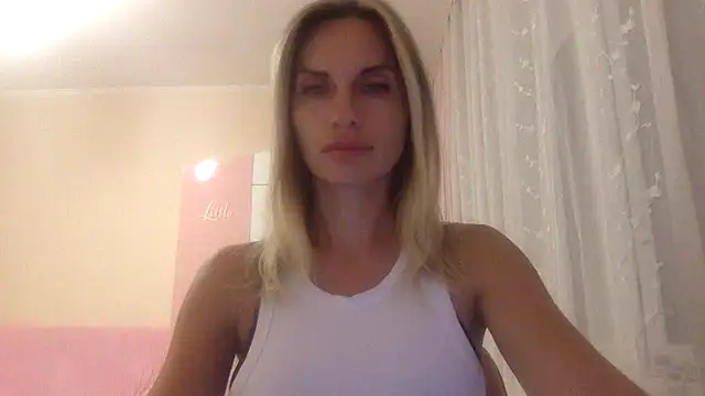 Snapshot of KarelliaStar chatting on September 15, 2025, 7:03 pm KarelliaStar online show from September 15, 2025, 7:03 pm