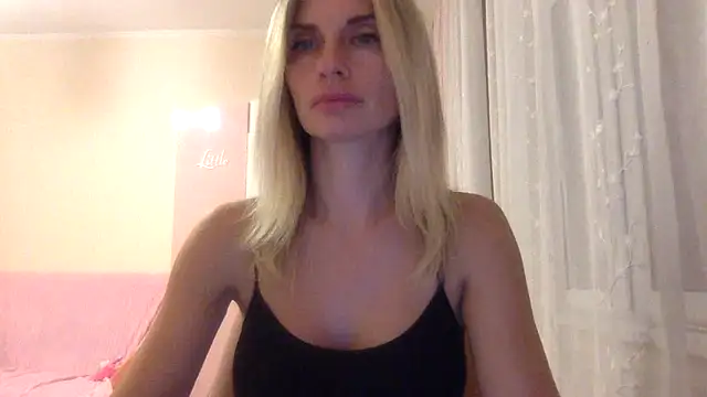 Snapshot of KarelliaStar chatting on September 28, 2025, 5:29 pm KarelliaStar online show from September 28, 2025, 5:29 pm