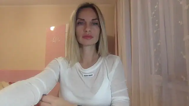 Snapshot of KarelliaStar chatting on October 24, 2025, 1:29 pm KarelliaStar online show from October 24, 2025, 1:29 pm