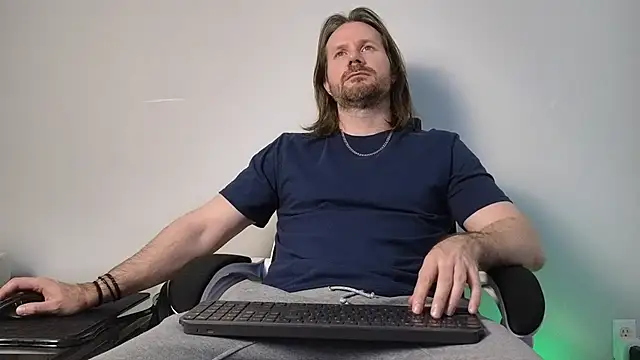 AlbinoAdonis online show from December 19, 2025, 8:16 pm