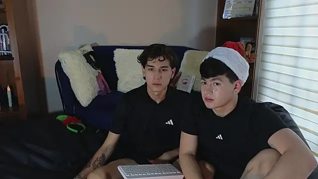 tightncuteass online show from December 15, 2025, 9:41 pm