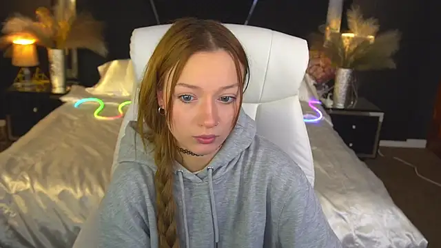 FoxyMayy online show from November 30, 2025, 7:34 am