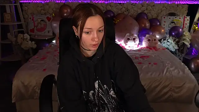 Snapshot of FoxyMayy chatting on February 18, 2026, 1:40 pm FoxyMayy online show from February 18, 2026, 1:40 pm