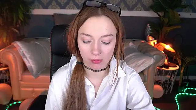 Snapshot of FoxyMayy chatting on March 16, 2026, 5:44 am FoxyMayy online show from March 16, 2026, 5:44 am