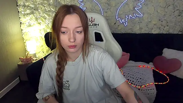 Snapshot of FoxyMayy chatting on March 20, 2026, 6:29 am FoxyMayy online show from March 20, 2026, 6:29 am