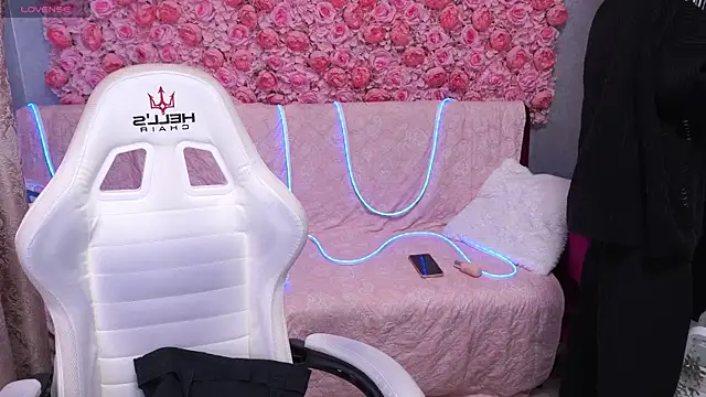 Snapshot of FoxyMayy chatting on April 13, 2026, 4:18 am FoxyMayy online show from April 13, 2026, 4:18 am