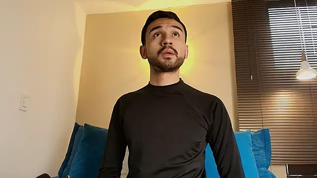 Axel Moon S online show from October 13, 2025, 6:19 pm