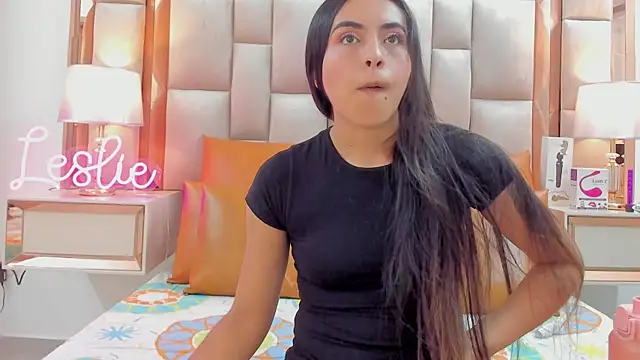 Leslie Bussh  online show from September 24, 2025, 7:50 pm