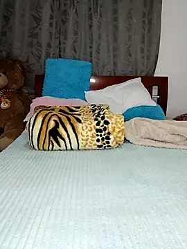 ZARAY 1118 online show from April 1, 2026, 11:35 pm